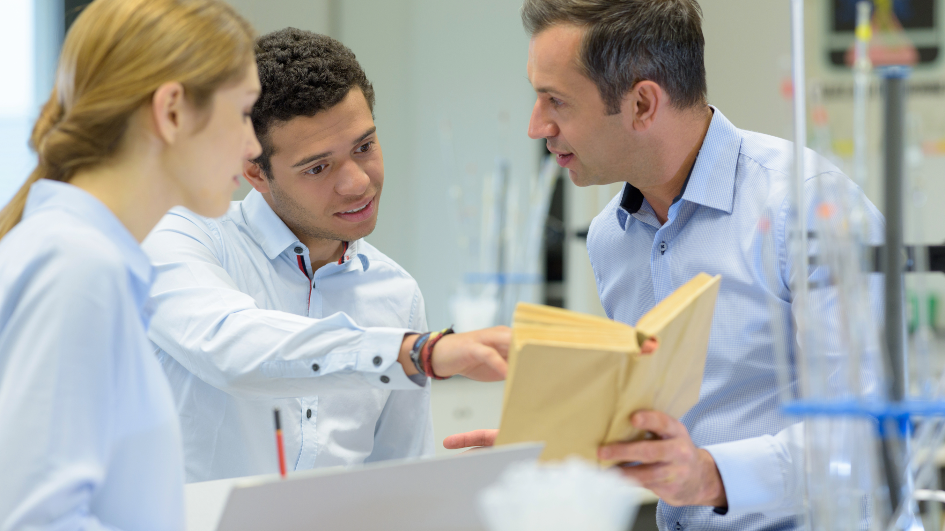 A school of pharmacy professor teaches student pharmacists in a university lab.