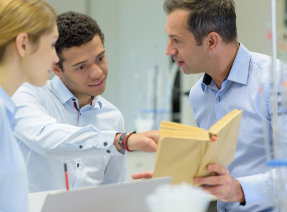 A school of pharmacy professor teaches student pharmacists in a university lab.
